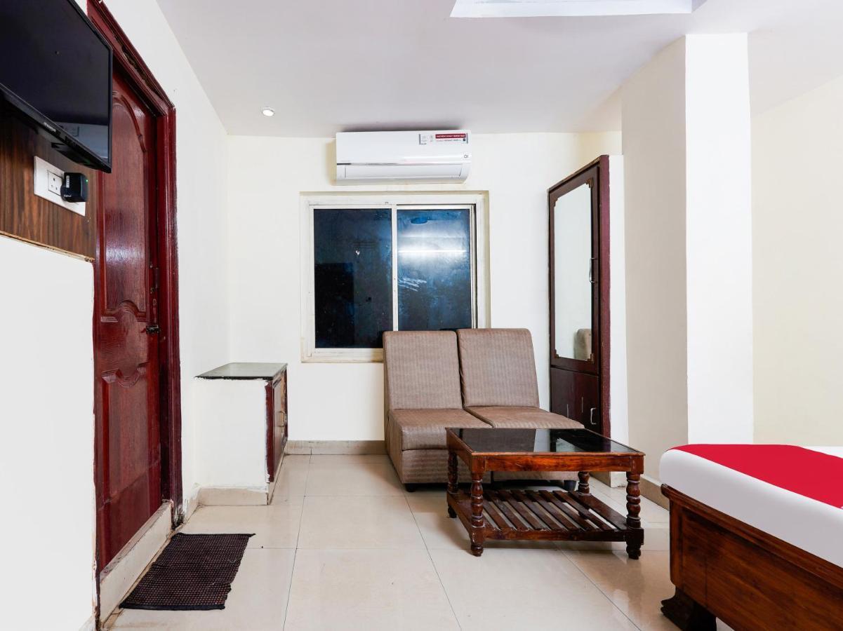 Spot On Hotel Supriya Vijayawāda Exterior foto